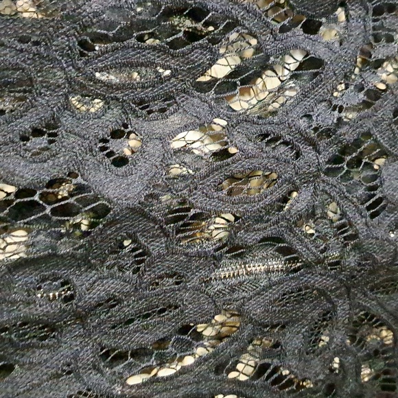 TOBI Kiley Black Lace Bell Sleeve Crop Top - Picture 7 of 10